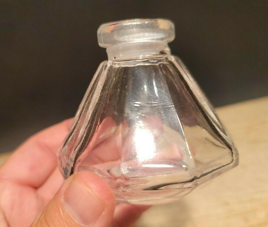 Clear Umbrella Glass Thick Glass Inkwell Ink pot Bottle: Reserve: $15.00 Shipping: Domestic: Flat-rate of $8.00 to anywhere within the contiguous U.S. International: Foreign shipping rates are determined by destination. International shipping may be subject