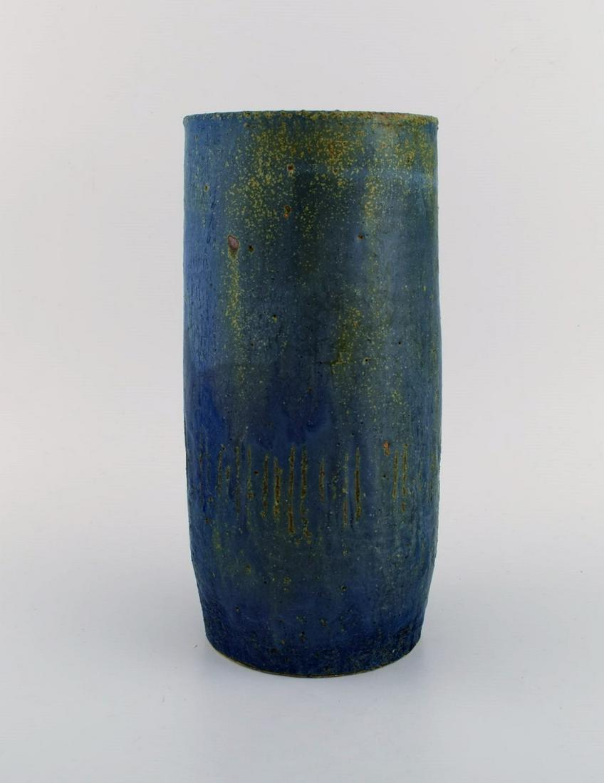 Yngve Blixt (1920-1981) for Höganäs. Unique vase in glazed stoneware. Beautiful glaze in: Yngve Blixt (1920-1981) for Höganäs. Unique vase in glazed stoneware. Beautiful glaze in shades of blue and green. Dated 1959. Measures: 27 x 13 cm. In excellent condition. Signed and dated.