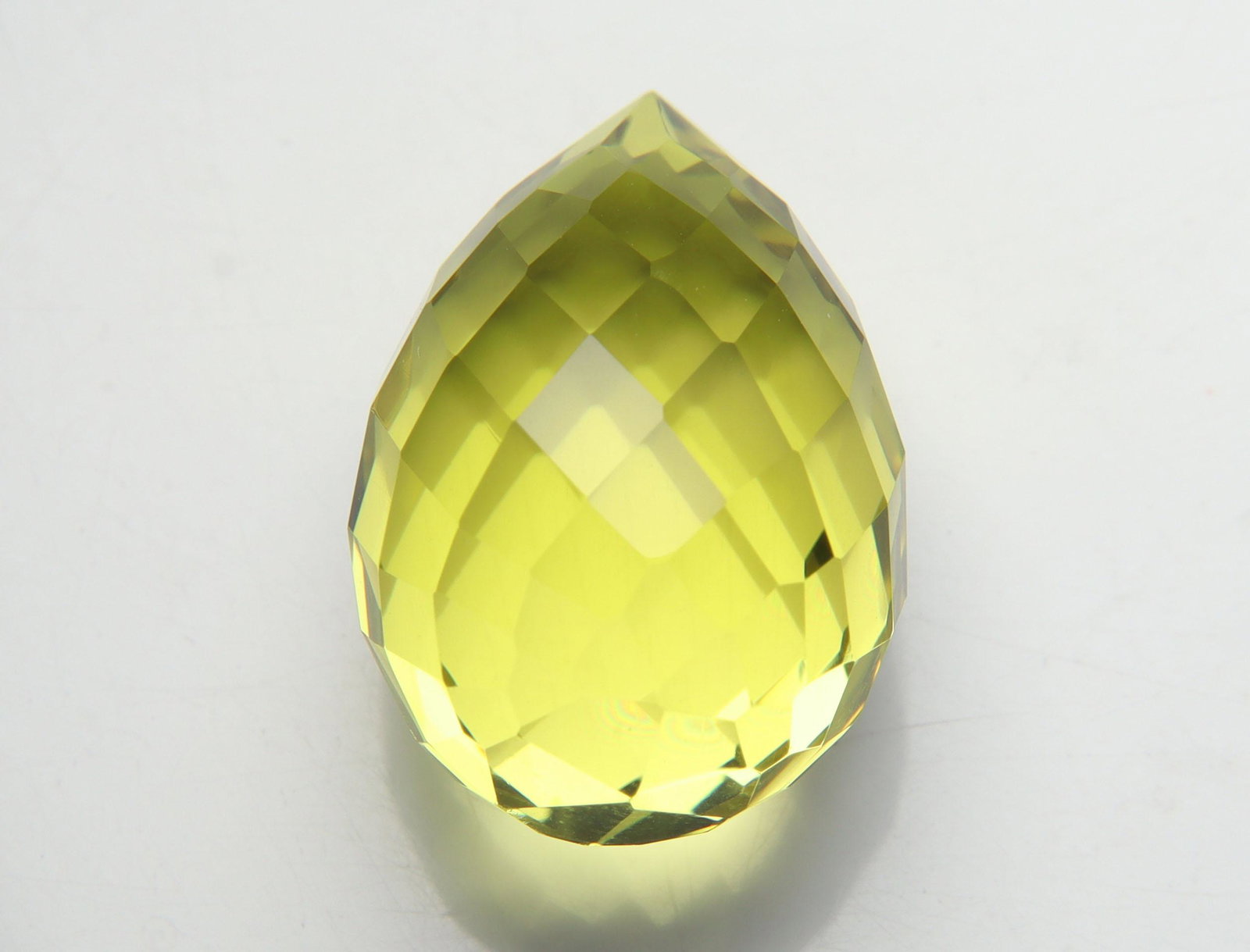 AAA Big Size 30.40 cts Natural Lemon Quartz: No Reserve! Title: AAA Big Size 30.40 cts Natural Lemon Quartz Additional Information: Gemstone: Natural Lemon Quartz Origin: Africa Weight : 30.40 carats Measurements: 22x15 mm Shape / Cut : Drop Sha