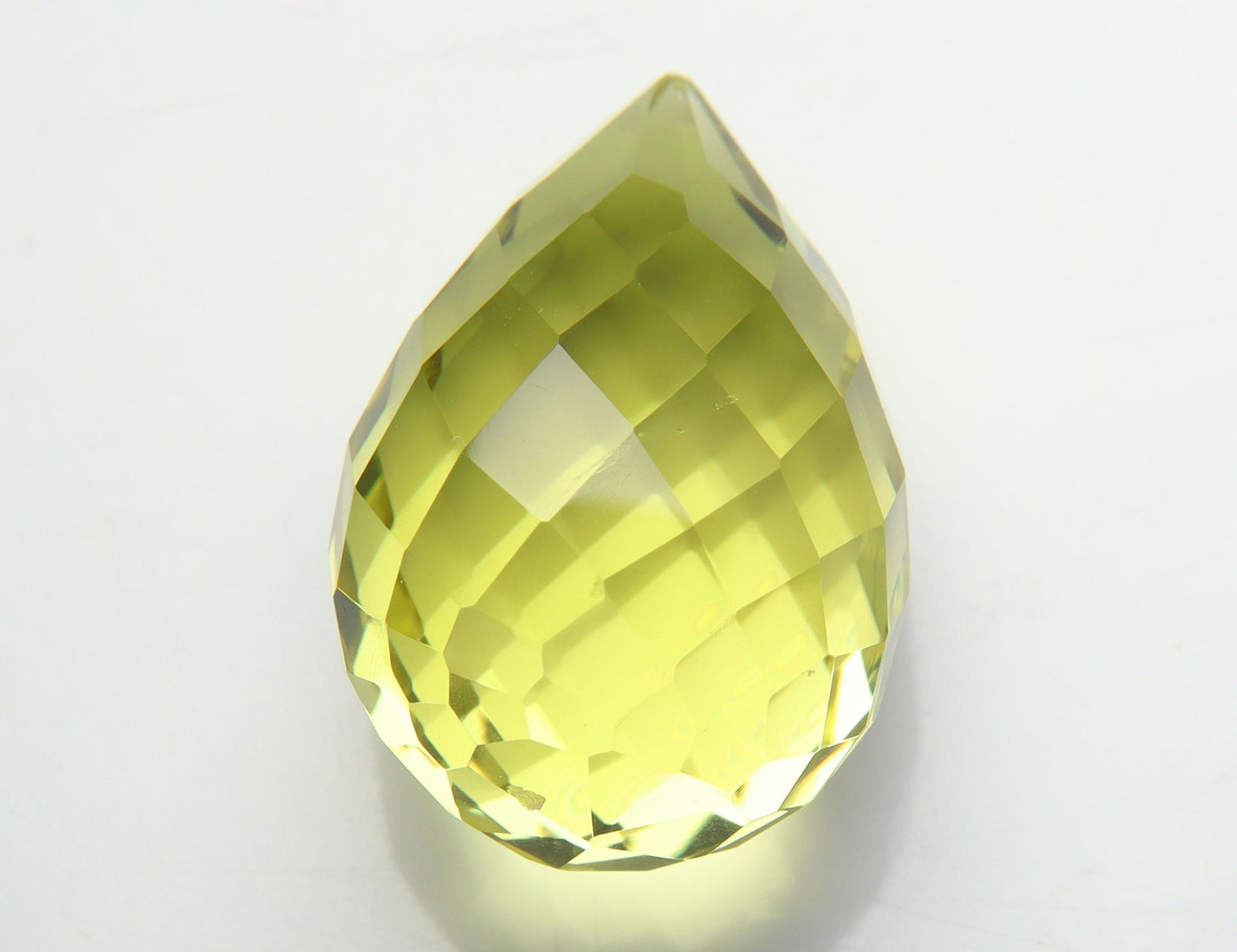 AAA Big Size 27.68 cts Natural Lemon Quartz: No Reserve! Title: AAA Big Size 27.68 cts Natural Lemon Quartz Additional Information: Gemstone: Natural Lemon Quartz Origin: Africa Weight : 27.68 carats Measurements: 22x15 mm Shape / Cut : Drop Sha