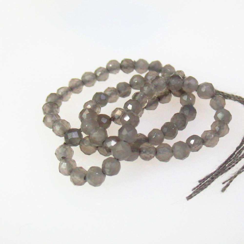 5.36 Ctw Natural 65 Labradorite Round Beads: No Reserve! Title: 5.36 Ctw Natural 65 Labradorite Round Beads Stone Clarity: Semi-Transparent Gemstones: Natural Labradorite Beads Carat Weights: 5.36 Size/Dimensions: 2.50 - 2.70 mm / 65 P'cs Additi