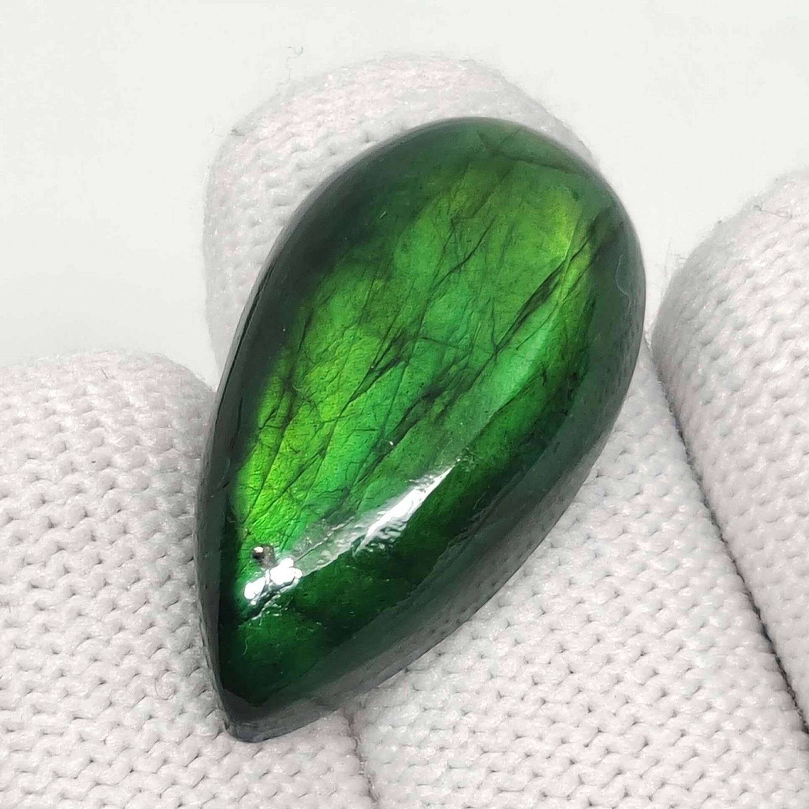 34.90 Ct "Stunning" Green Fire Labradorite: No Reserve! Title: 34.90 Ct "Stunning" Green Fire Labradorite Additional Information: Gemstones: Natural Labradorite Carat Weights: 34.90 ct Size/Dimensions: 30 X 17 X 8 mm Treatment: Color Dyed Mater