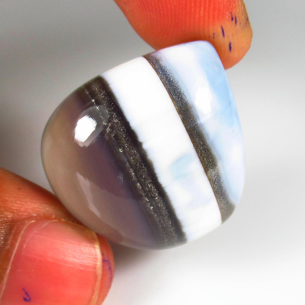 Natural Jasper Quartz - 45.81 Ct: No Reserve! Title: Natural Jasper Quartz - 45.81 Ct Origin: Brazil Weight: 45.81 Size/Dimensions: 28.0 x 26.0 x 10.5 mm Additional Information: Pieces : 1 No's / Shape : Pear Cabochon / Color : Grey /