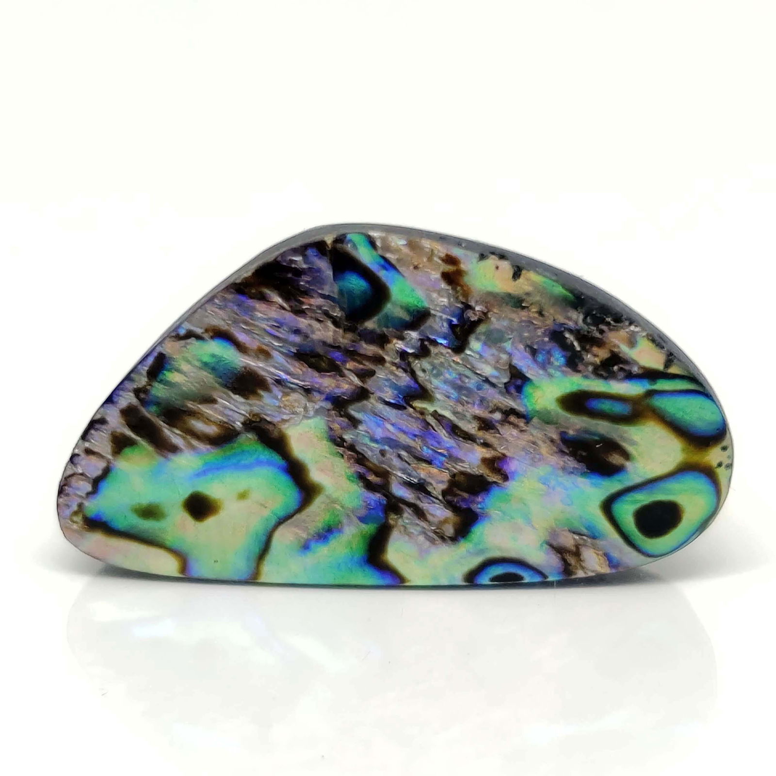 36 ct Natural Australian Abalone Shell: No Reserve! Title: 36 ct Natural Australian Abalone Shell Additional Information: Gemstones: Natural Abalone Shell Carat Weights: 36 ct Size/Dimensions: 36 X 20 X 5.70 mm Materials & Techniques: Abalo