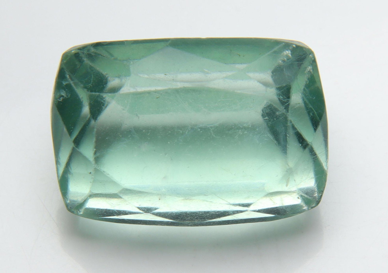 23.81 Cts Natural Green Fluorite: No Reserve! Title: 23.81 Cts Natural Green Fluorite Additional Information: Gemstone : Natural Green Fluorite Origin : Brazil Weight : 23.81 carats Dimensions : 18.10x12.56x11.22 mm Shape : Rectengula