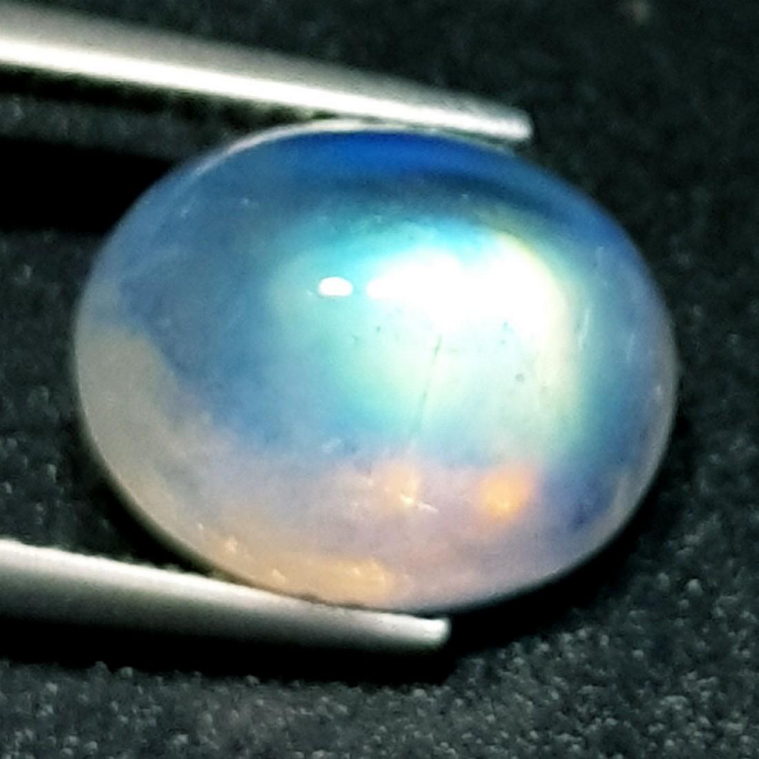 4.96 ctz" Stunning Collection" Natural Royal Blue Moonstone: No Reserve! Title:4.96 ctz" Stunning Collection" Natural Royal Blue Moonstone Color/Clarity:Royal Blue / Trasparant Gemstones:Moonstone Carat Weights:4.96 Size/Dimensions:11.00 x 9.00 x 6.50 Additiona