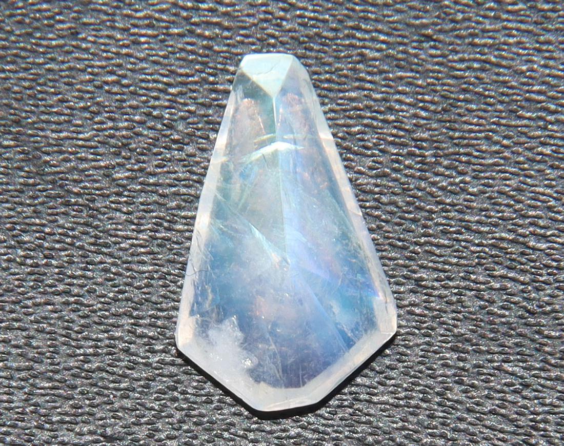 2.00 Cts Natural Rainbow Moonstone: No Reserve! Title: 2.00 Cts Natural Rainbow Moonstone Additional Information: Gemstone : Natural Rainbow Moonstone Shape : Coffin Cut Weight : 2.00 carats Measurements : 12.83x7.61x4.23 mm, Color : Wh