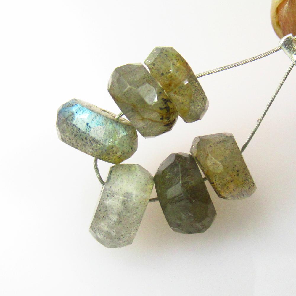 9.66 Ctw Natural 6 Labradorite Round Beads: No Reserve! Title: 9.66 Ctw Natural 6 Labradorite Round Beads Stone Clarity: Semi-Transparent Gemstones: Natural Labradorite Beads Carat Weights: 9.66 Size/Dimensions: 7.10 - 7.50 mm / 6 P'cs Addition