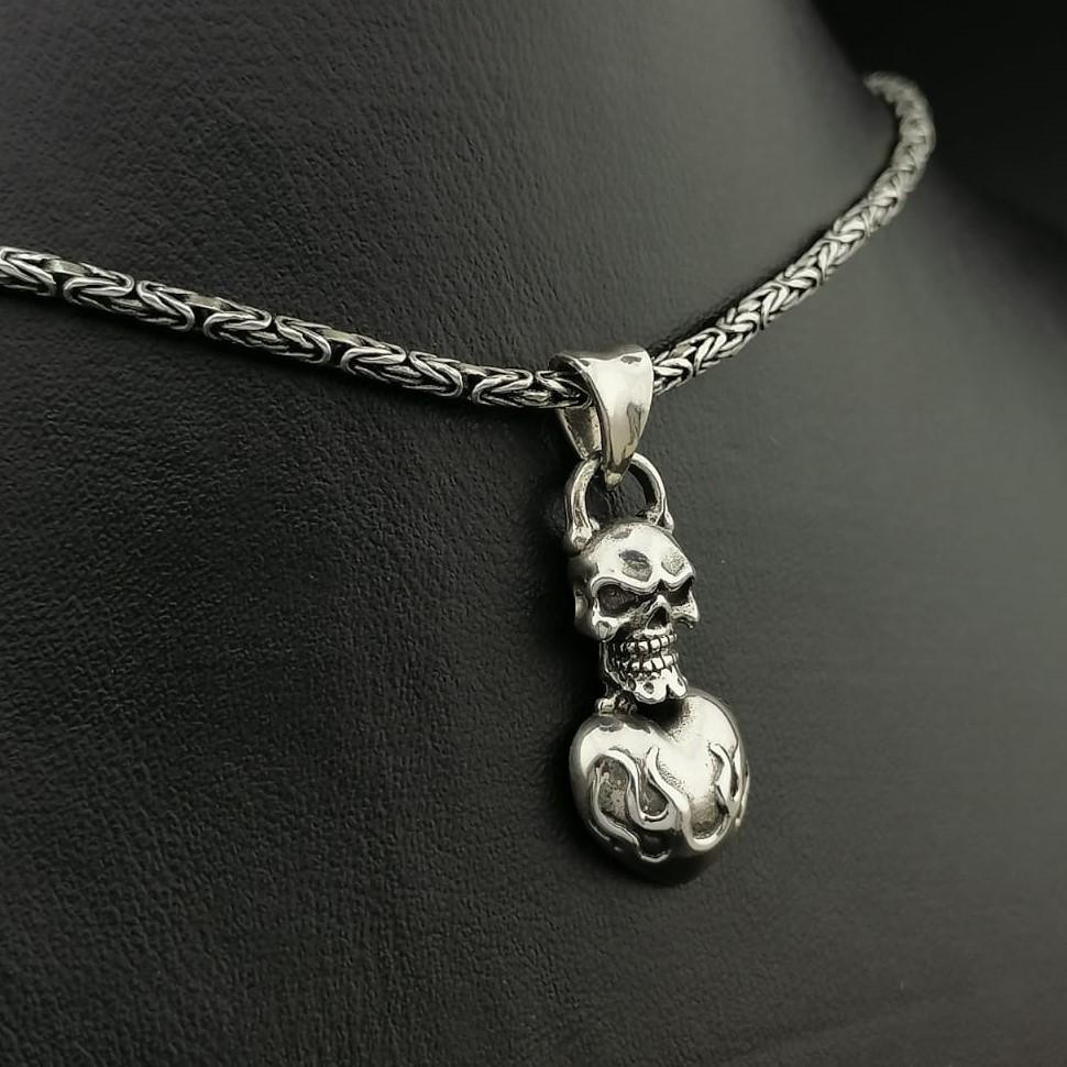 925 Silver Chain with Skull Pendant. (1 of 7)