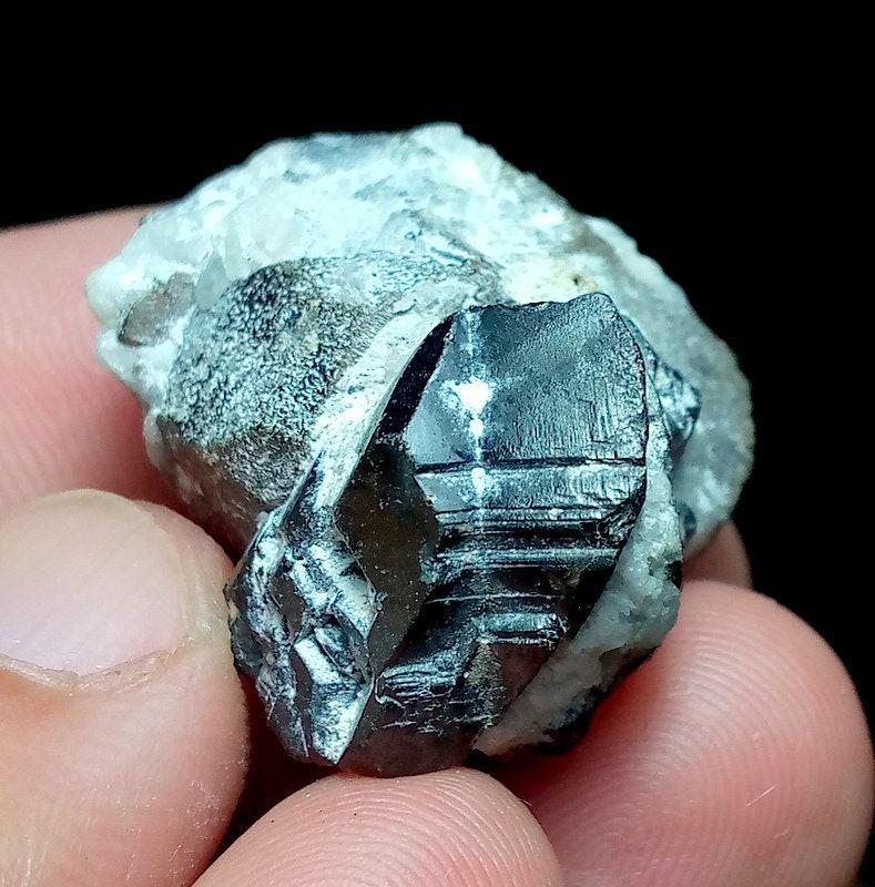 33 Grams Beautiful Rare Combine Cassiterite With Tantalite Specimen from Skardu: Materials: Cassiterite Specimen 33 Grams Beautiful Rare Combine Cassiterite With Tantalite Specimen from Skardu pakistan SIZE 33*27*21 mm Reserve: $45.00 Shipping: Domestic: Flat-rate of $15.00 to any