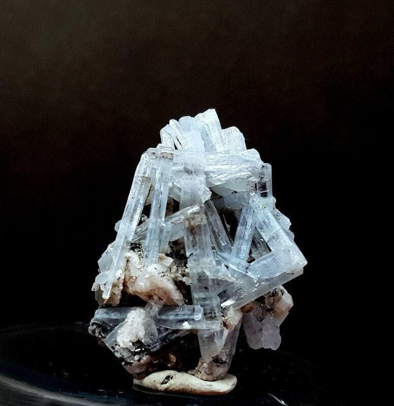 15 Grams Lovely Natural Damagfree Aquamarine Bunch Crystals Specimen From Sakrdu: 15 Grams Lovely Natural Damagfree Aquamarine Bunch Crystals Specimen From Sakrdu pakistan size 43mm 25mm 30mm weight 15 Grams Reserve: $55.00 Shipping: Domestic: Flat-rate of $10.00 to anywhere within