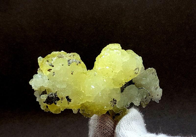 34 Grams Very Beautiful Natural Yellow Buble Brucite Specimen From Baluchistan (1 of 10)