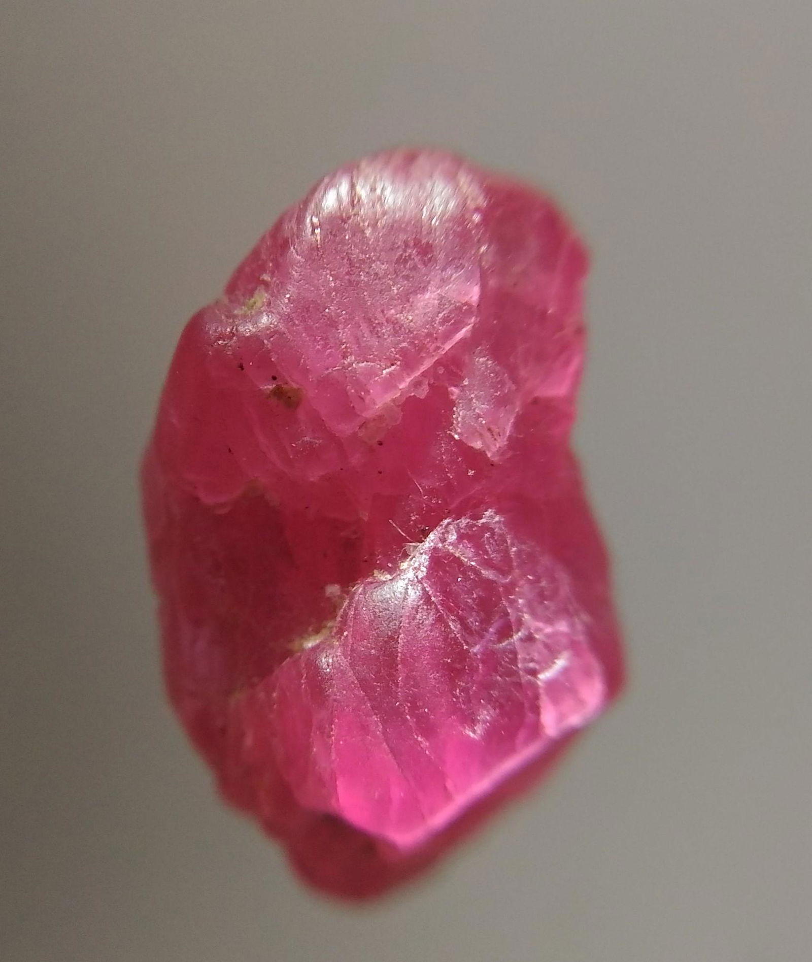 2.1 CT TRANSLUCENT SPINEL - UNTEATED GEMSTONE (1 of 5)