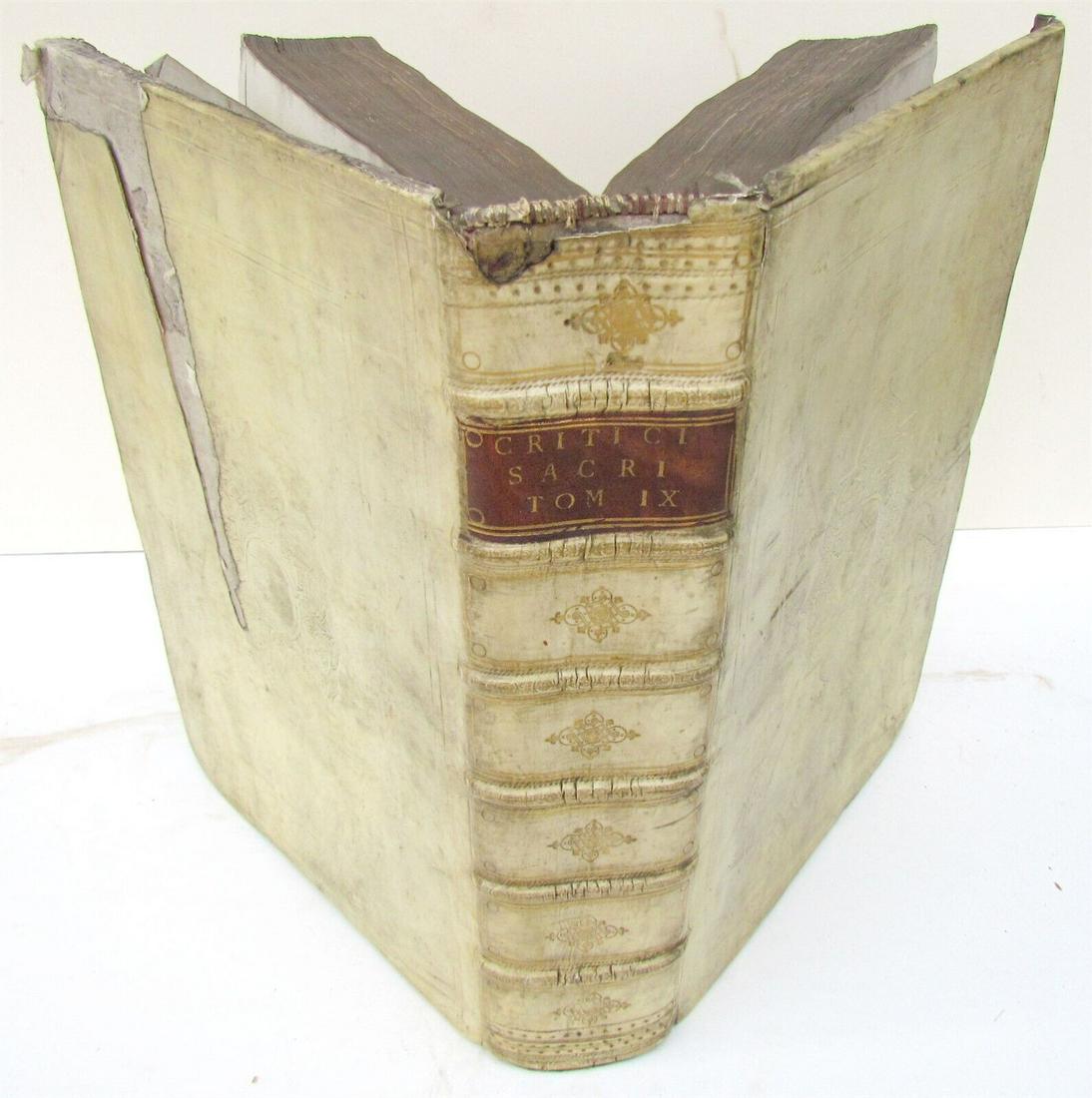 1698 VELLUM BOUND HAND TOOLED MASSIVE FOLIO CRITICI SACRI ANTIQUE Vol. 9: Title: 1698 VELLUM BOUND HAND TOOLED MASSIVE FOLIO CRITICI SACRI ANTIQUE Vol. 9 Description: One volume only - Tom 9 (the set pictured on last 3 photos is available but not included in this listing) P