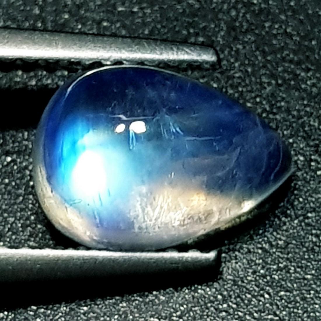 2.56 ctz" Stunning Collection" Natural Royal Blue Moonstone: No Reserve! Title: 2.56 ctz" Stunning Collection" Natural Royal Blue Moonstone Color/Clarity: Royal Blue / Trasparant Gemstone: Moonstone Carat Weight: 2.56 Size/Dimension: 10.10 x 7.00 x 5.00 Additio