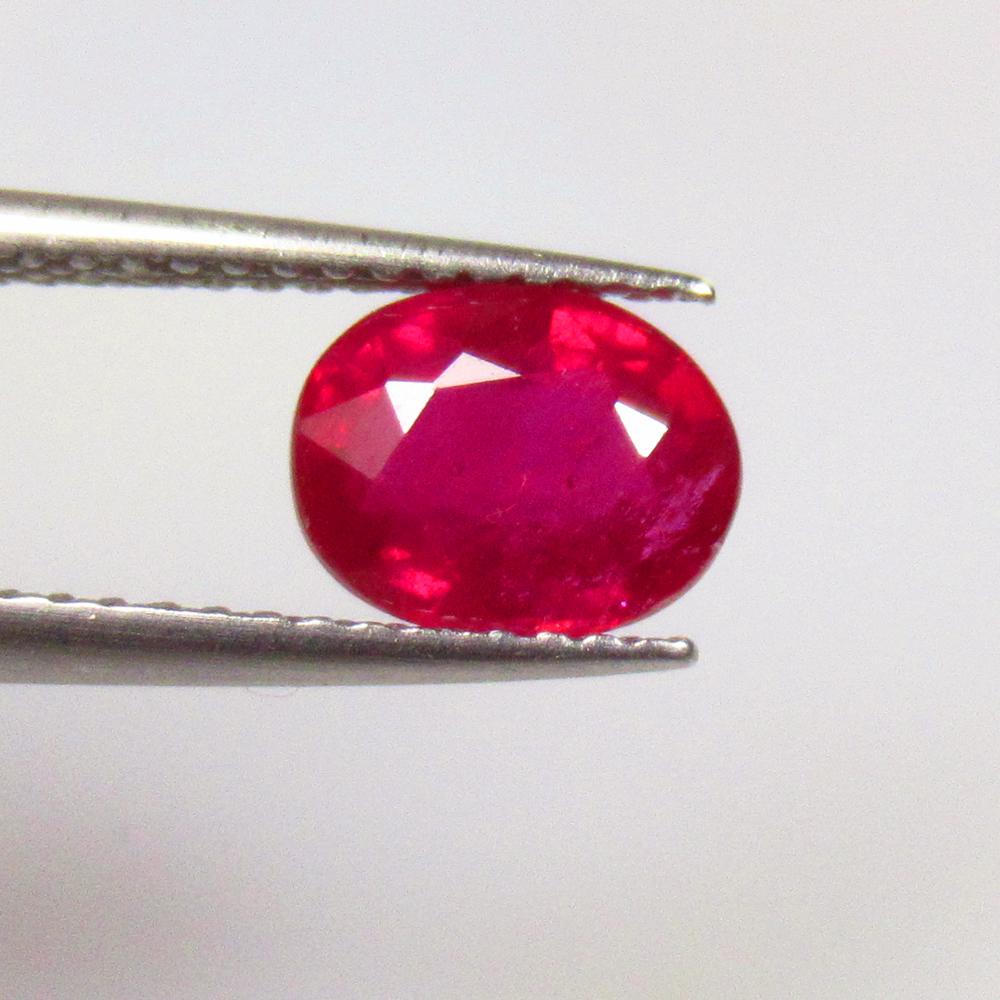1.75 Ctw Natural Mozambique Red Ruby Oval Cut (1 of 2)