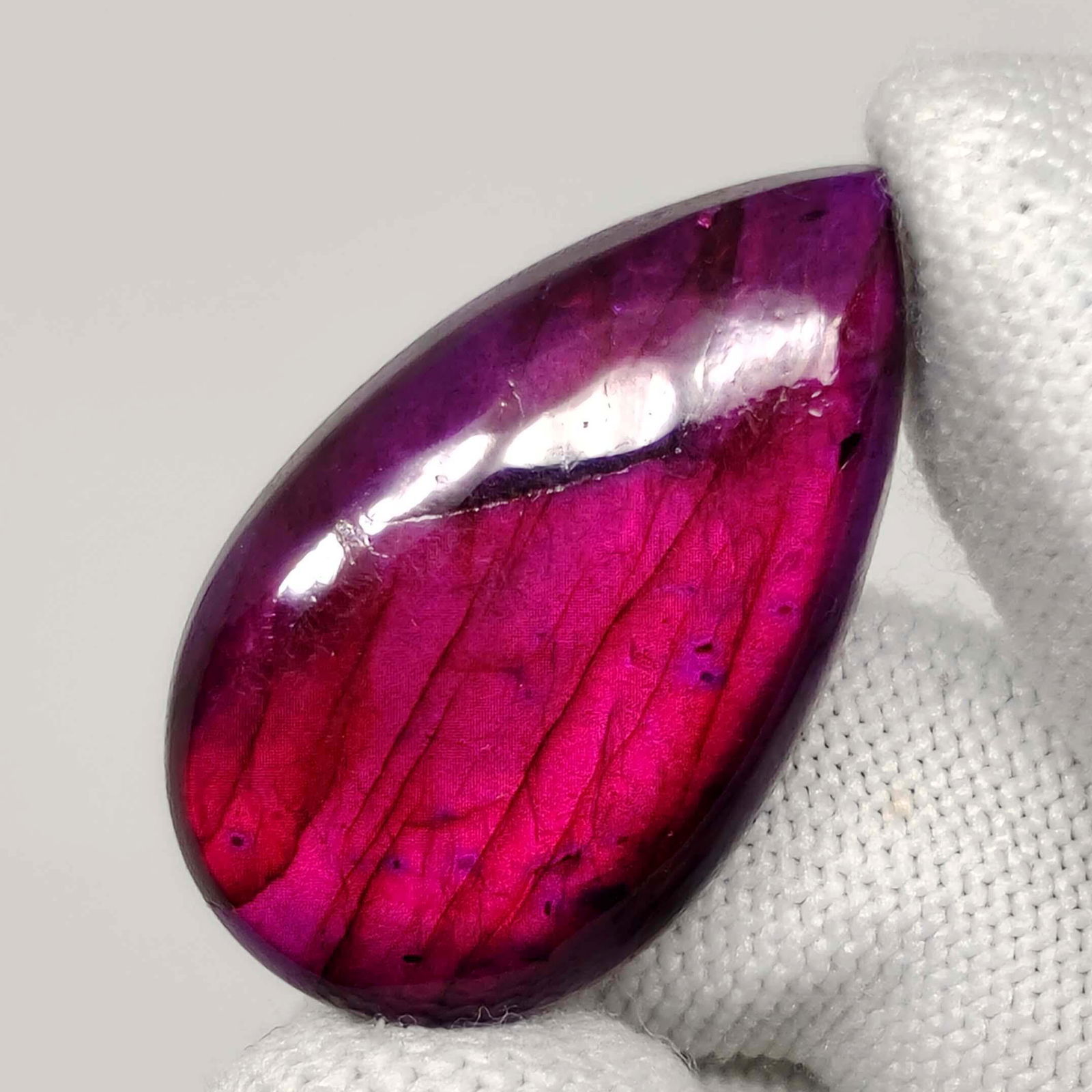 43.80 Ct "Stunning" Purple Fire Labradorite: No Reserve! Title: 43.80 Ct "Stunning" Purple Fire Labradorite Additional Information: Gemstones: Natural Labradorite Carat Weights: 43.80 ct Size/Dimensions: 35 X 21 X 7 mm Treatment: Color Dyed Mate