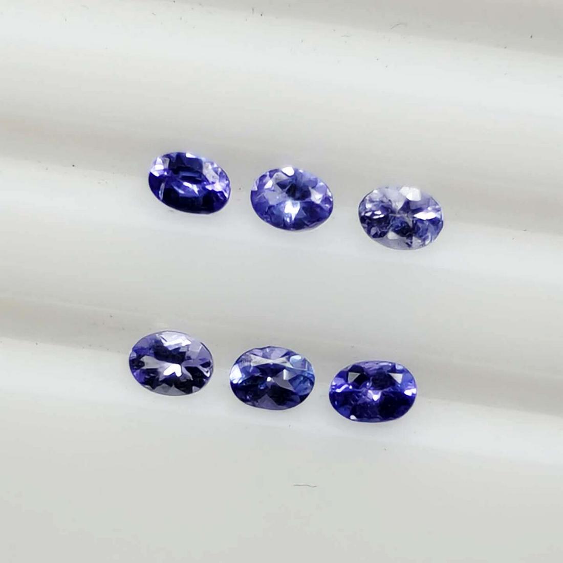 1 Ct Natural Tanzanite Lot: No Reserve! Title: 1 Ct Natural Tanzanite Lot Additional Information: Gemstones: Natural Tanzanite Carat Weights: 1 ct Size/Dimensions: 4 X 3 mm Origin : Tanzania Materials & Techniques: Tanzanite Shi