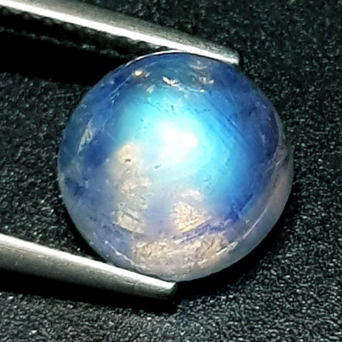 3.15 ctz" Stunning Collection" Natural Royal Blue Moonstone: No Reserve! Title: 3.15 ctz" Stunning Collection" Natural Royal Blue Moonstone Color/Clarity: Royal Blue / Trasparant Gemstone: Moonstone Carat Weight: 3.15 Size/Dimension: 9.00 x 9.00 x 5.10 Addition