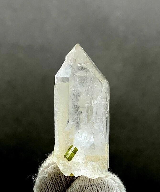 19 Grams lovely natural damagfree Green Tourmaline crystal with quartz specimen From Skardu pakistan: Materials: natural green tourmaline crystals Description 19 Grams lovely natural damagfree Green Tourmaline crystal with quartz specimen From Skardu pakistan size 41mm 15mm 25mm weight 19 Grams Reserv