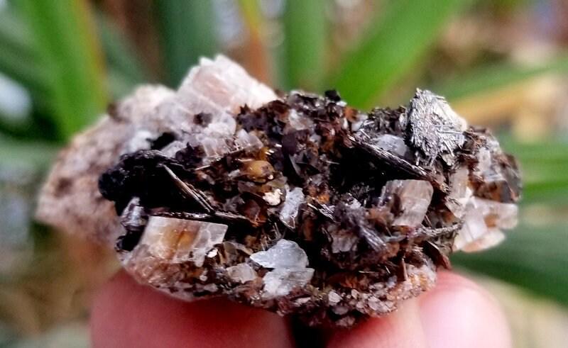 40 Gram Beautiful Natural Red Rutile With Dolomite Specimen From Skardu pakistan: Materials: natural rutile with dolomite Description 40 Gram Beautiful Natural Red Rutile With Dolomite Specimen From Skardu psakistan size 20mm 45mm 35mm weight 40 Gram Reserve: $15.00 Shipping: