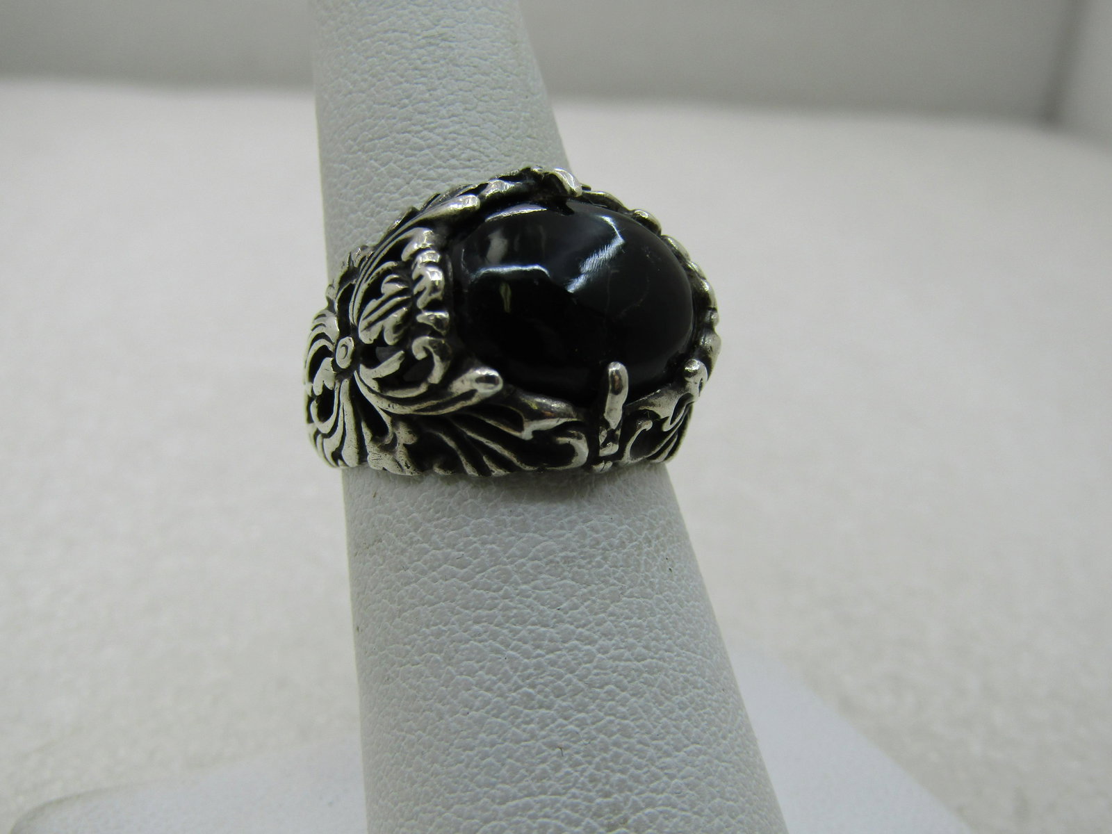 Vintage Sterling Onyx Scrolled Ring, Sz. 7, Floral Accents (1 of 8)