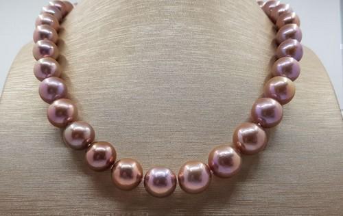 11x14mm Beautiful Colour Edison Freshwater pearls - Necklace: Title: 11x14mm Beautiful Colour Edison Freshwater pearls - Necklace Description: This necklace will stand out for its radiant glow ! Most freshwater pearls are nucleated by tissue, but Edison cultured