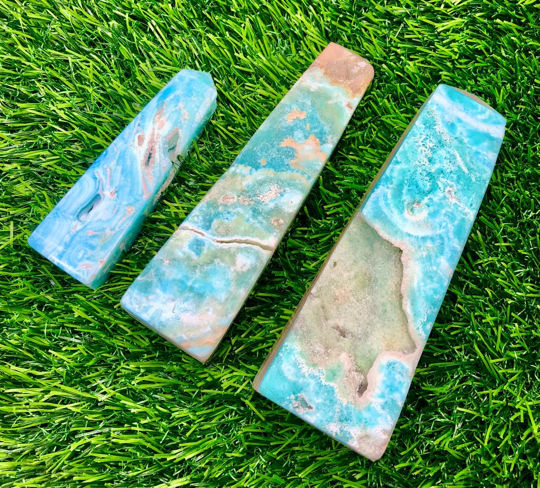 Blue Aragonite Tower ~ Green Aragonite ~ Obelisk, Tower, Point, Generator, Crystal Healing | Home: Title: Blue Aragonite Tower ~ Green Aragonite ~ Obelisk, Tower, Point, Generator, Crystal Healing | Home Decor Origin: Pakistan Treatment: None Color/Clarity: Blue & Green Material: Aragonite Shape: D