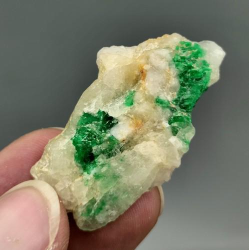13 Gram Beautiful Natural Emerald Specimen (1 of 4)