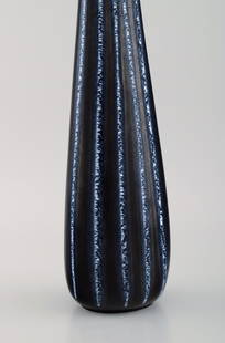 Lillemor Mannerheim (1927-1994) for Upsala-Ekeby, Gefle. Large Mambo vase in glazed stoneware.: Lillemor Mannerheim (1927-1994) for Upsala-Ekeby, Gefle. Large Mambo vase in glazed stoneware. Striped design. Sweden, mid-20th century. Measures: 33 x 9 cm. In excellent condition. Stamped. 