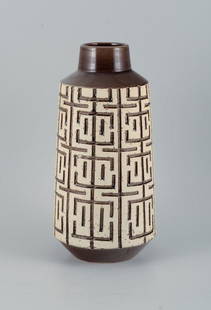 Mari Simmulson, Upsala Ekeby, Sweden, floor vase in brown and beige glaze. Geometric pattern.: Mari Simmulson, Upsala Ekeby, Sweden, floor vase in brown and beige glaze. Geometric pattern. Model 5017. Approx. 1960. In good condition with minor manufacturing defects. Measuring: D 17.0 x H 36.0