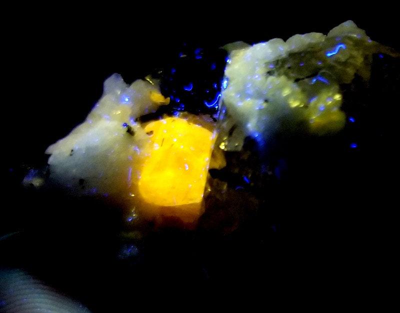 35 Gram lovely Flourescent Apatite With Tourmaline in Quartz specimen from skardu pakistan: 35 Gram Lovely Flourescent Apatite With Tourmline in Quartz specimen from skardu pakistan size 42mm 30mm 32mm weight 35 Gram Reserve: $25.00 Shipping: Domestic: Flat-rate of $10.00 to anywhere within 