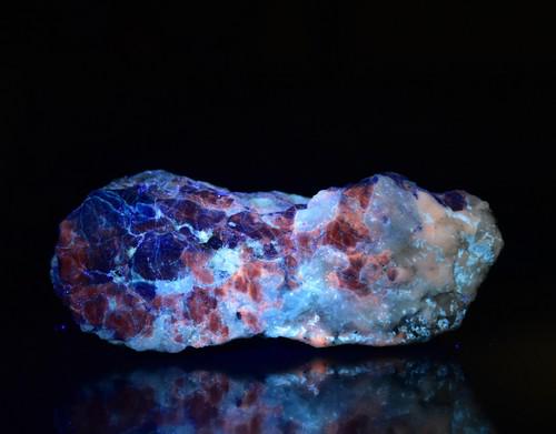 61 Gram Beautiful Sodalite Specinem: Title: 61 Gram Beautiful Sodalite Specinem Origin: Afghanistan Weight: 61 Gram Size: 66x25x24 mm Clarity: Specinem Reserve: $20.00 Shipping: Domestic: Flat-rate of $15.00 to anywhere within the contig