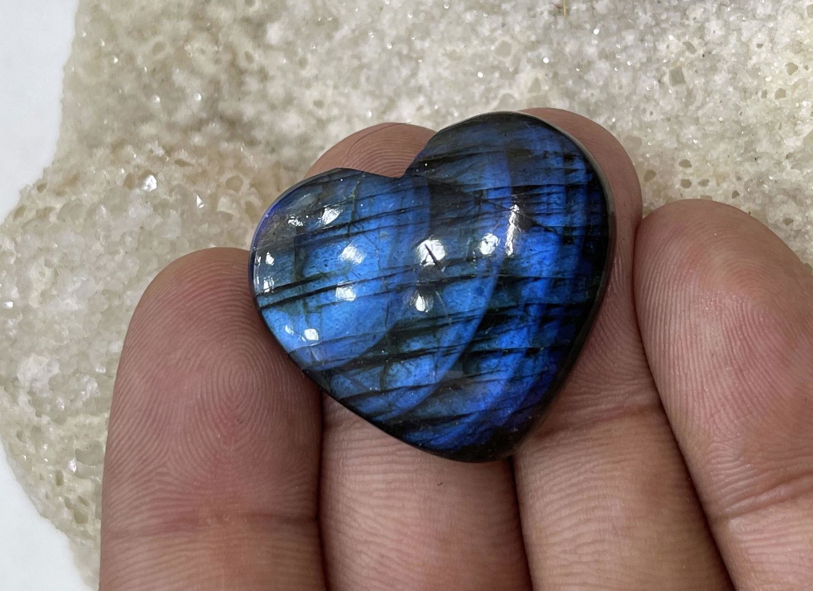 41.97 Cts Natural Labradorite: No Reserve! Title: 41.97 Cts Natural Labradorite Additional Information: Gemstone : Natural Labradorite Shape : Heart Cabochan Weight : 41.97 carats Measurements : 25.40x28.00x7.09 mm, Color : Black T