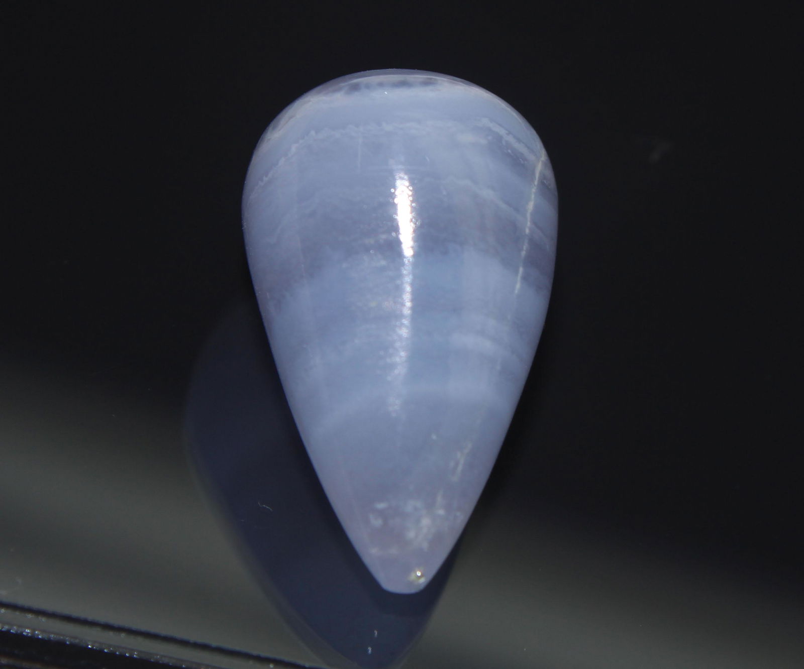 25.32 Ct Natural Blue Lace Agate: No Reserve! Title: 25.32 Ct Natural Blue Lace Agate Additional Information: Gemstone : Natural Blue Lace Agate Shape and cut : Drop shape bead Cabochon Origin : Namibia Weight in carats : 25.32 Measur