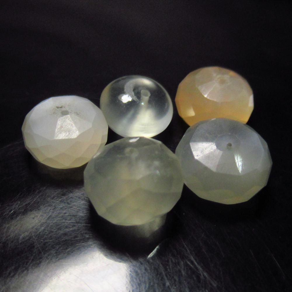 30.31 Ctw Natural Moonstone Pear Beads: No Reserve! Title: 30.31 Ctw Natural Moonstone Pear Beads Stone Clarity: Translucent Gemstones: Natural Moonstone Beads Carat Weights: 30.31 Size/Dimensions: 10.20 - 11.70 mm / 5 Pc's Additional Infor
