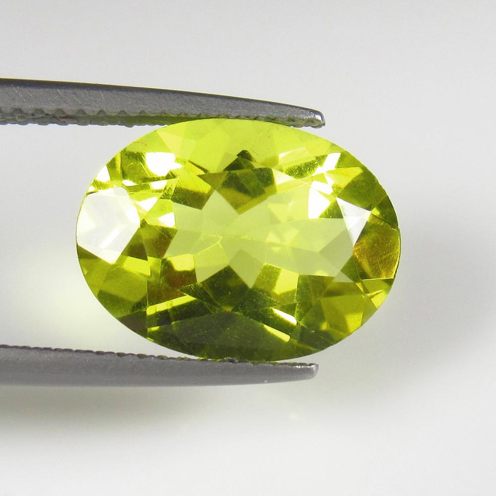 Natural Lemon Quartz - 5.57 Ct: No Reserve! Title: Natural Lemon Quartz - 5.57 Ct Origin: Africa Weight: 5.57 Size/Dimensions: 14.0 x 10.5 x 7.5 mm Additional Information: Pieces : 1 No's / Shape : Oval Cut / Color : Greenish Yellow