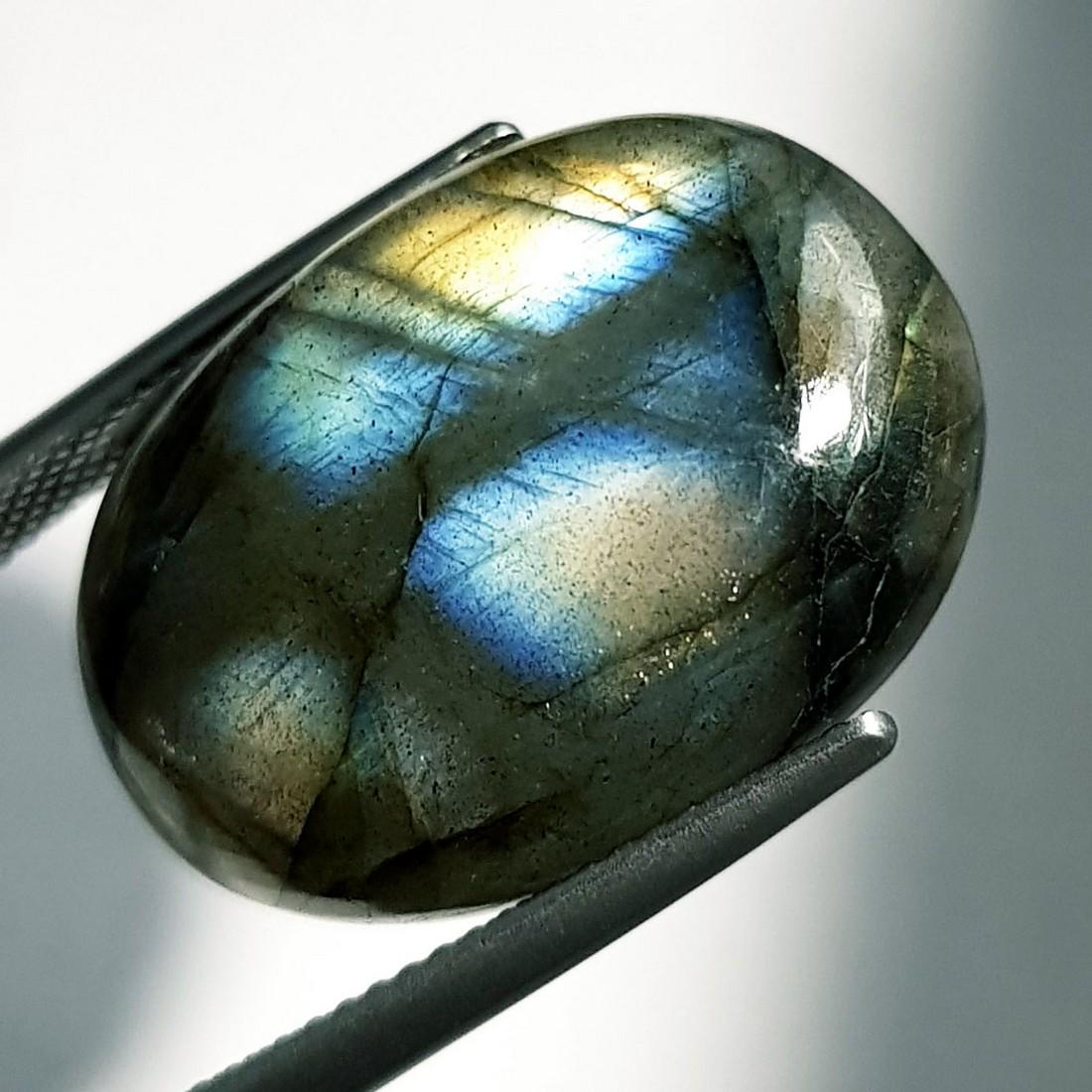 31.79 Ctz Natural Labradorite: No Reserve! Title:31.79 Ctz Natural Labradorite Color/Clarity:Bluish Green / Semi Transparent Gemstones:Labradorite Carat Weights:31.79 Size/Dimensions:23.30 x 16.75 x 9.20 Additional Information:Oval