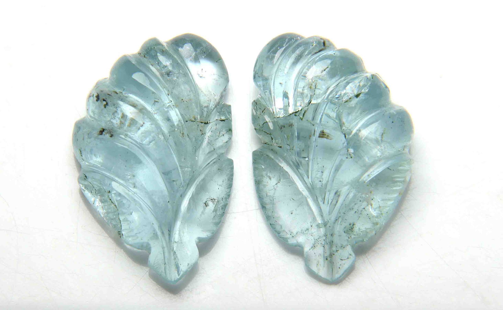 22.08 cts Natural Carving Aquamarine (1 of 2)