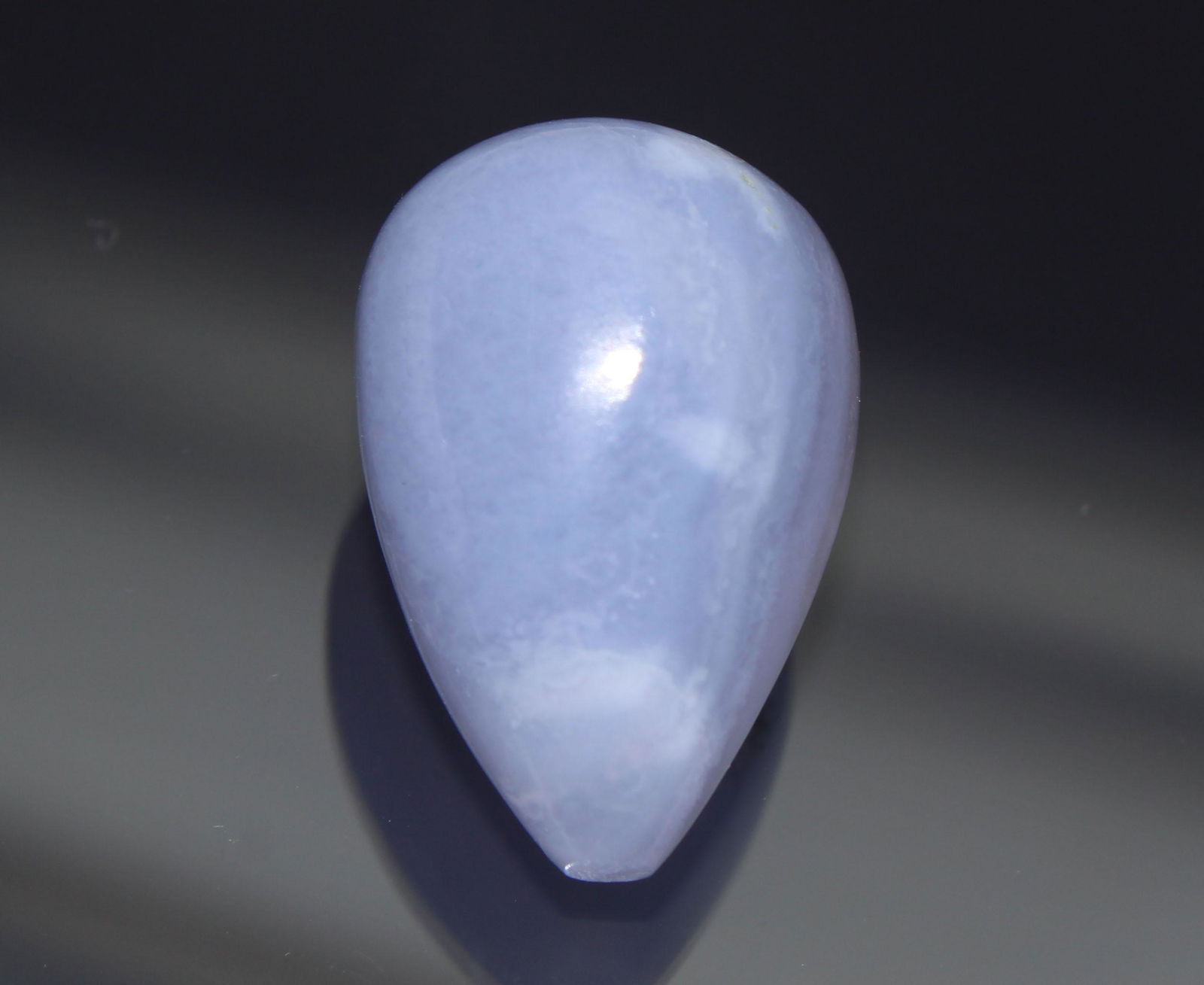 31.47 Ct Natural Blue Lace Agate: No Reserve! Title: 31.47 Ct Natural Blue Lace Agate Additional Information: Gemstone : Natural Blue Lace Agate Shape and cut : Drop shape bead Cabochon Origin : Namibia Weight in carats : 31.47 Measur