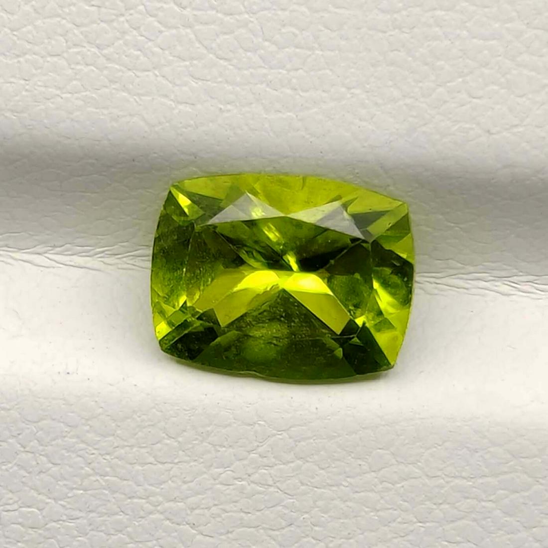 2.15 Ct "Good Color" Natural Pakistan Peridot: No Reserve! Title: 2.15 Ct "Good Color" Natural Pakistan Peridot Additional Information: Gemstones: Natural Peridot Carat Weights: 2.15 ct Size/Dimensions: 9 X 7 mm Origin : Pakistan Materials & Techn