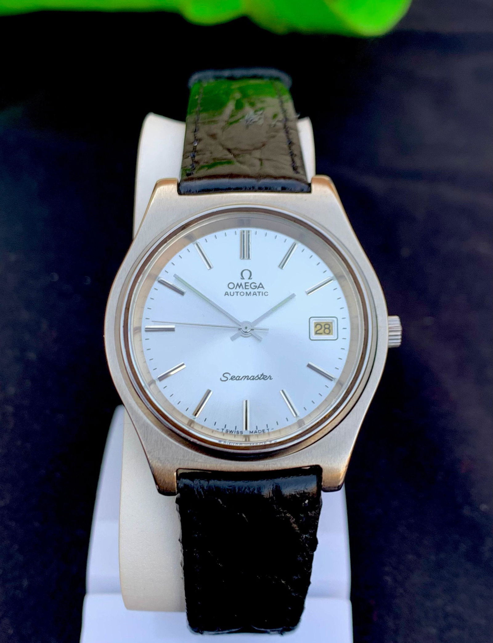 Vintage Omega Seamaster Vintage, Automatic 1958 English made Dennison Stainless case for Omega.With: Vintage from the 1960s Band material: Leather, Stainless steel Materials: Stainless steel Power: Mechanical Readout: Analog Can be personalized Description Vintage Omega Seamaster Vintage, Automatic 1