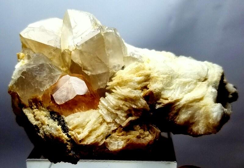 217 Gram Very Beautiful Hony colour Topaz with Quartz Specimen from skardu pakistan: Description 217 Gram very Beautiful Hony colour Topaz with Quartz specimen from skardu pakistan size 42mm 62mm 80mm weight 217 Gram Reserve: $80.00 Shipping: Domestic: Flat-rate of $10.00 to anywher