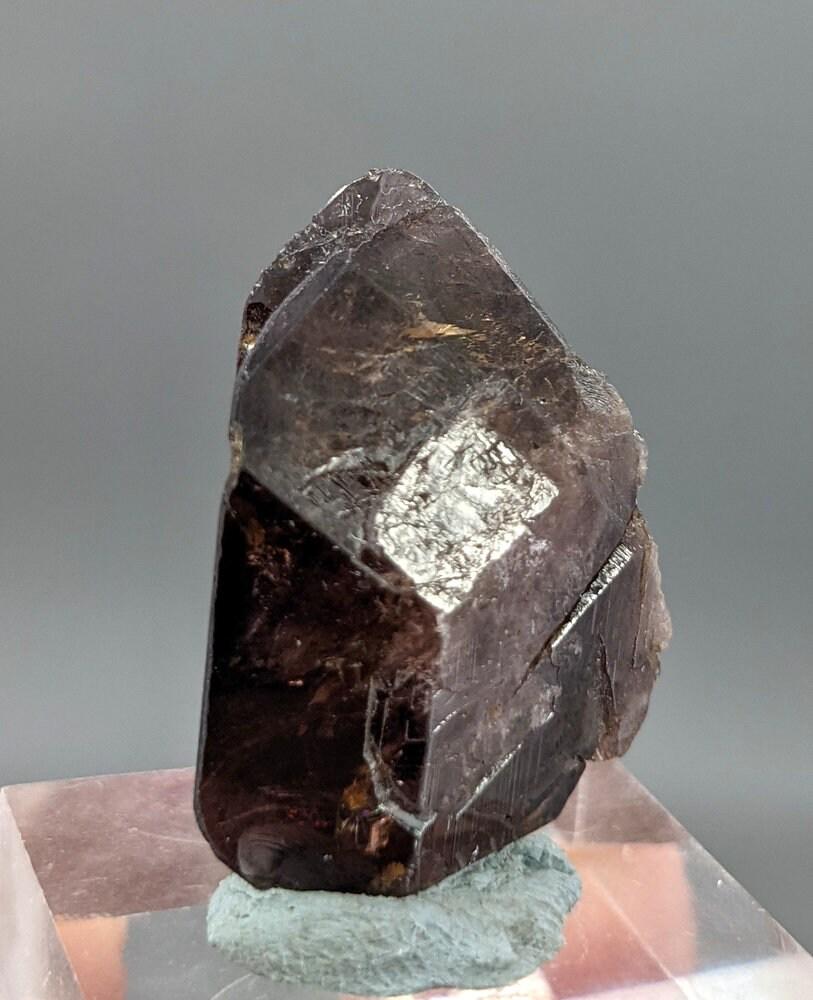 9 Grams Very Beautiful Terminated Axinite Crystal From Muhmand Agency FATA KPK Pakistan: Materials: Terminated Axinite Description 9 Grams Very Beautiful Terminated Axinite Crystal From Muhmand Agency FATA KPK Pakistan Size 2.9 CM X 2 CM X 0.9 CM Reserve: $35.00 Shipping: Domestic: