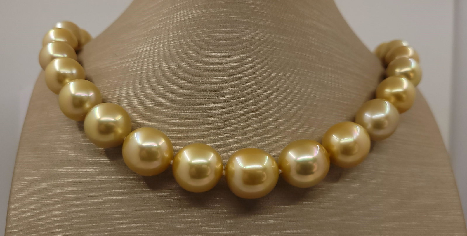 Certified Aurora Moon Rainbow- Huge Size 12.0x14.8mm - Golden South Sea Pearls, Strongest Teri -: Title: Certified Aurora Moon Rainbow- Huge Size 12.0x14.8mm - Golden South Sea Pearls, Strongest Teri - Necklace Description: Special Appellation: Aurora Moon Rainbow This necklace is in the category 
