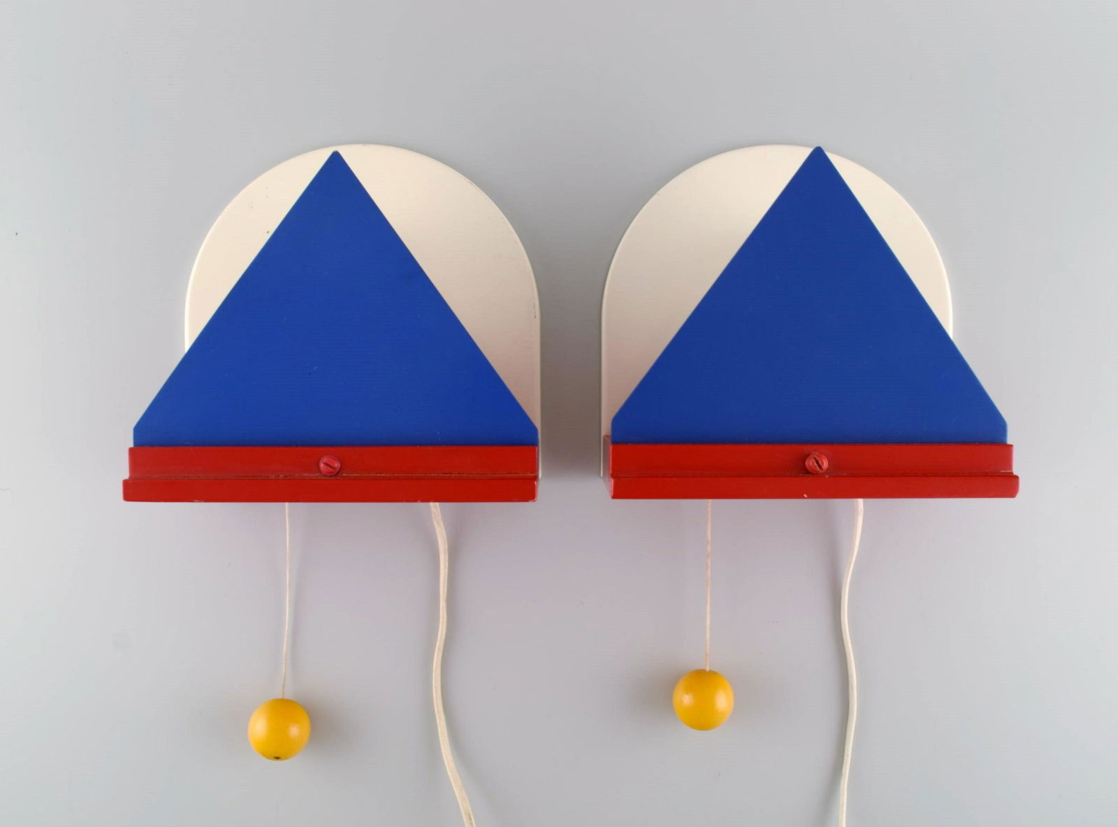 Ettore Sottsass (1917-2007), Italian architect and designer. A pair of rare vintage wall lamps. (1 of 10)