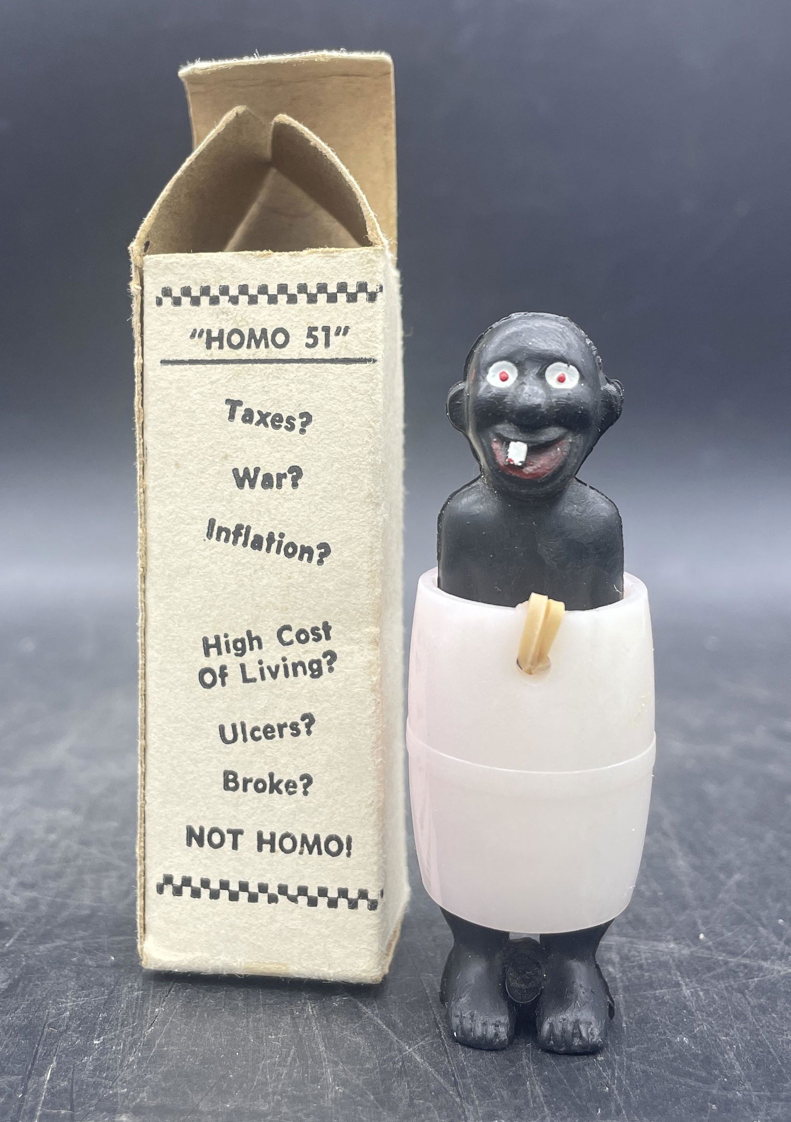 VINTAGE RISQUE BLACK AMERICANA MAN IN BARREL HONG KONG (1 of 7)