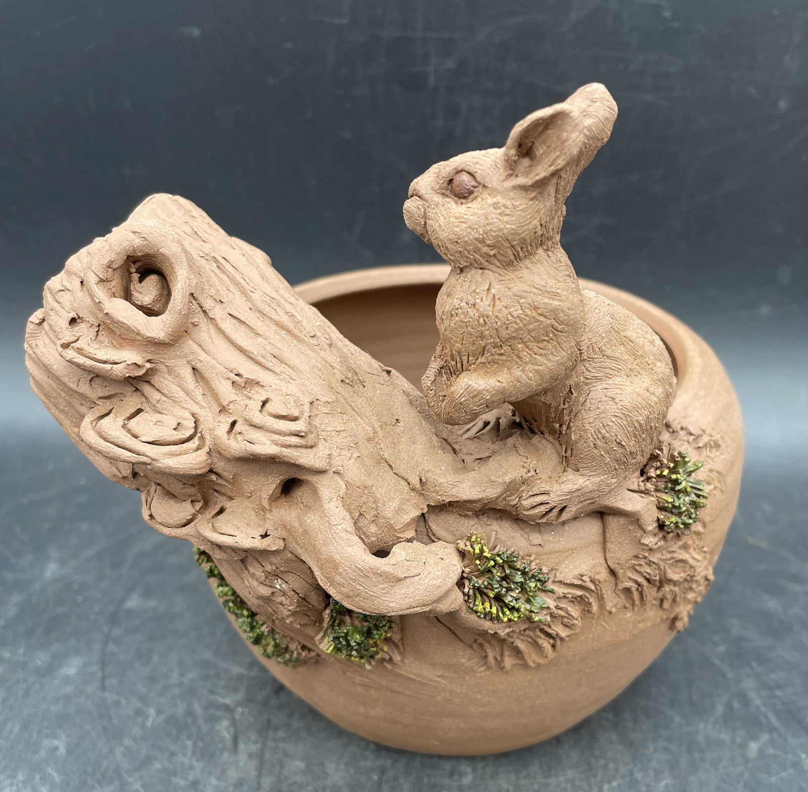 PA FOLK ART POTTERY RABBIT & LOG BOWL SIGNED JOAN GALE (1 of 8)
