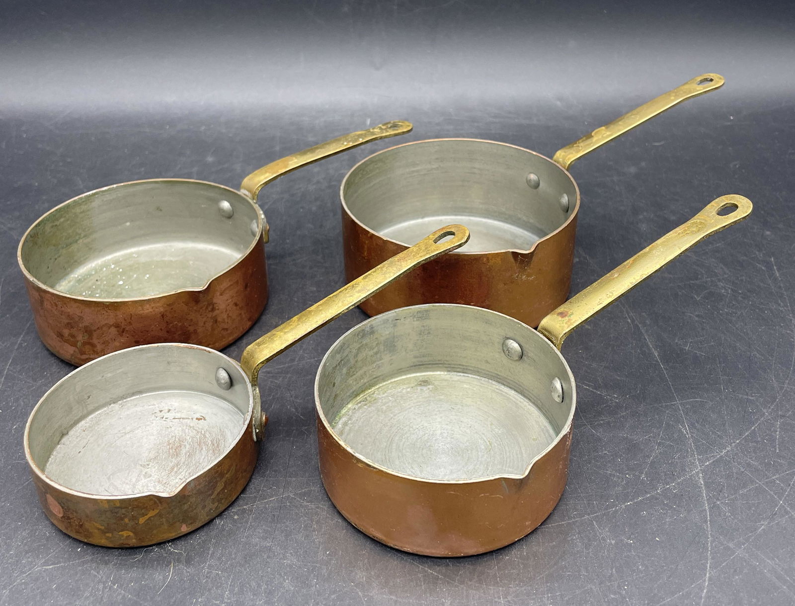 VINTAGE 4 PC COPPER MEASURING CUPS W/BRASS HANDLES (1 of 8)
