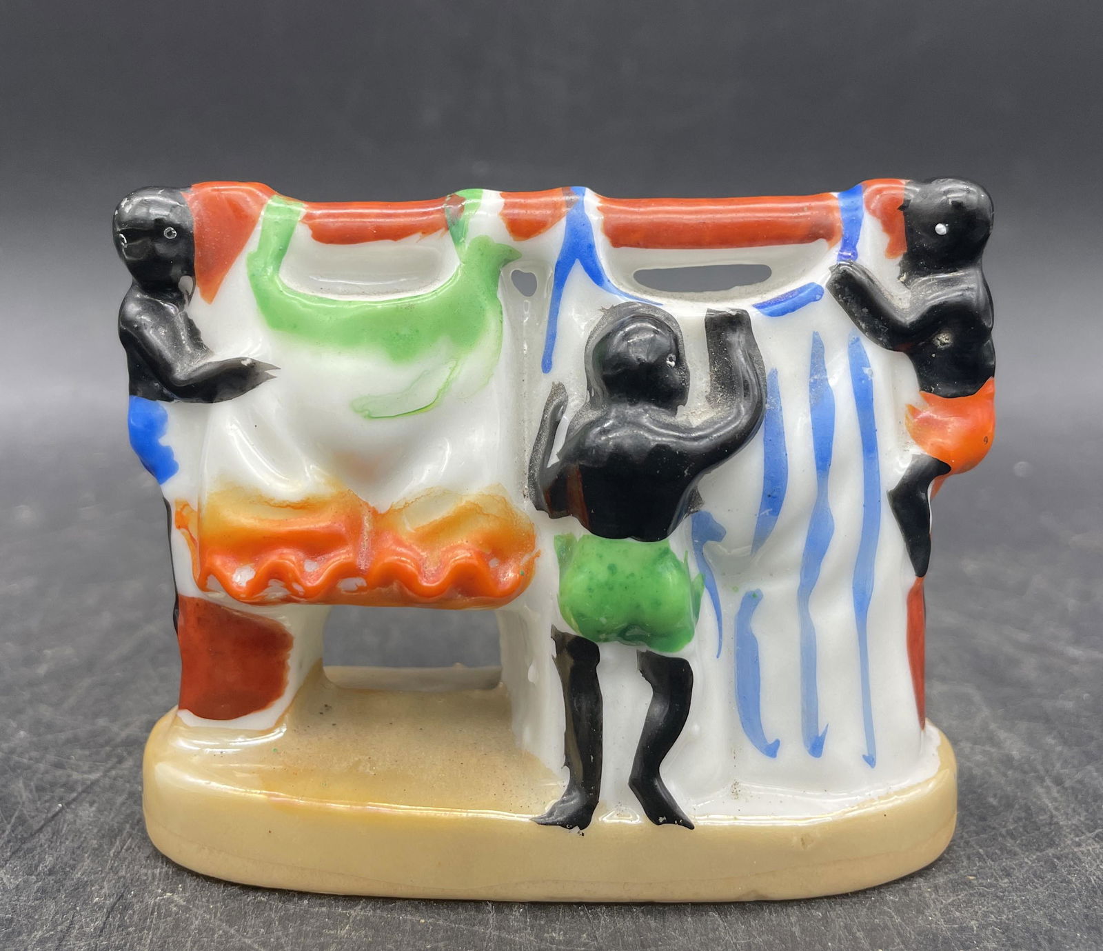 VINTAGE CERAMIC AMERICANA BOYS CLOTHESLINE ASHTRAY CIGARETTE MATCH HOLDER JAPAN (1 of 8)